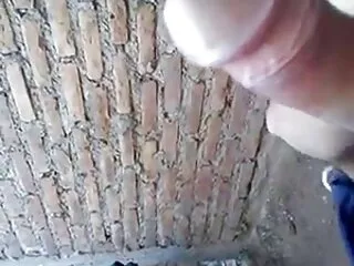 彼女はクライアントにソファの口の上にマッサージを与えます 女性 が 見る av